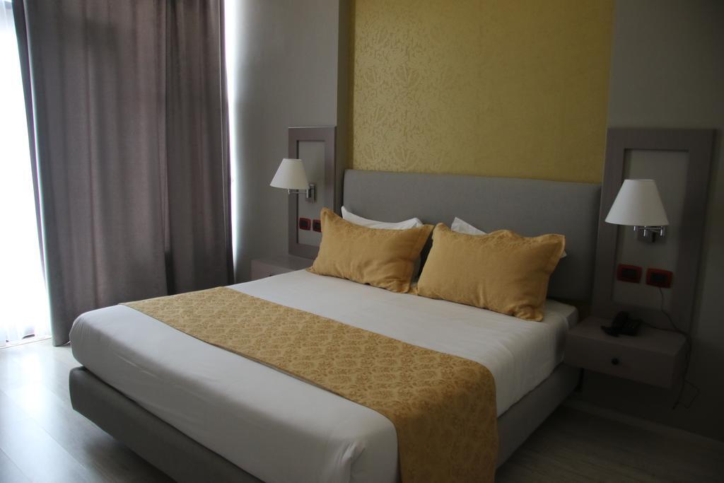 Stela Center 3*